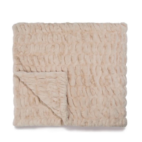 Lola Blankets Plush Throw/Blanket/Bondi Beige/Size L/NEW! NIB! SEALED! Serene!!! - Picture 2 of 16